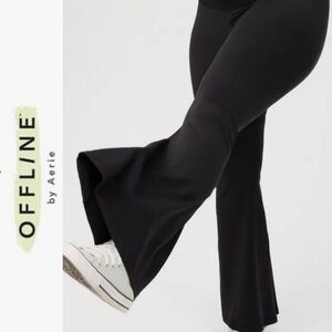 NWT $55R  AE Aerial Offline Real Me Smocked Waist Super Flare Leggings. Size M.